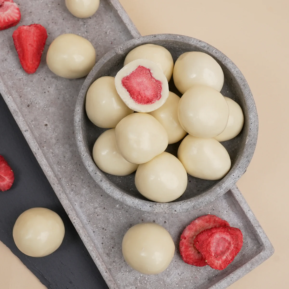 White Delight – Erdbeeren in Joghurtschokolade - Image 3